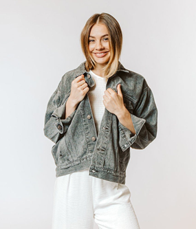 Levi’s Ex-Boyfriend Trucker Jacket. Ash Black. $98 | d-ravel.com