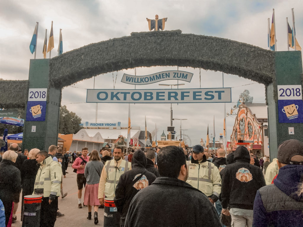 How To Dress For Oktoberfest: Everything You Need To Know For Your First Celebration | d-ravel.com
