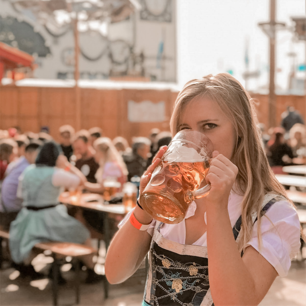 How To Dress For Oktoberfest: Everything You Need To Know For Your First Celebration | d-ravel.com