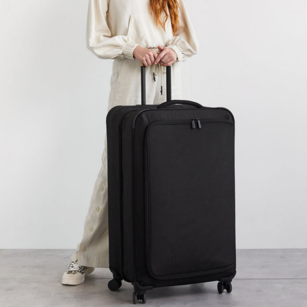 The Béis Weekender Bag Is My New Favorite Piece of Luggage