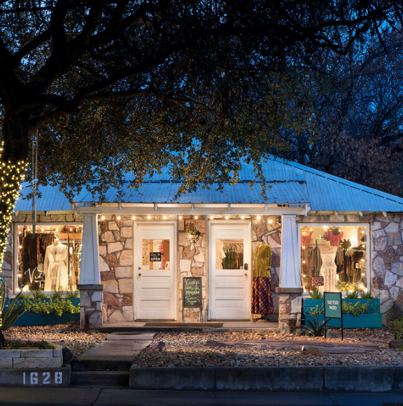 Effie's Vintage | Best Places to thrift in Austin | d-ravel.com